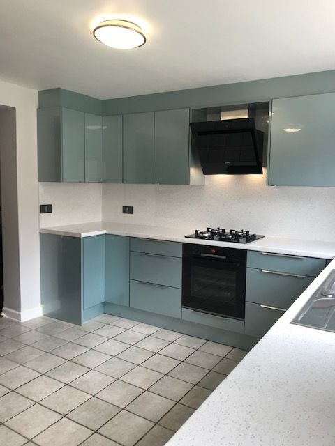 Light grey blue and white shiny kitchen